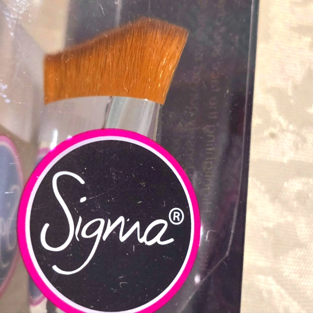 NEW! Sigma Beauty F56 Accentuate Highlighter Brush